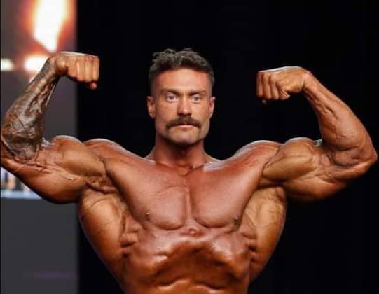 من هو كريس بومستيد ويكيبيديا عمره ديانته، كم طول ووزن كريس بومستيد، زوجة كريس بومستيد السيرة الذاتية