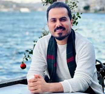 من هو الإعلامي نزار الفارس عمره مواليد كم, ديانته شيعي أم سني, طوله, أصله من أي محافظة, برجه, عشيرته ويكيبيديا السيرة الذاتية