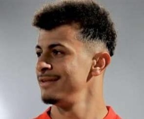 من هو عمر الساعي ويكيبيديا عمره مواليد كم طوله مركزه transfermarkt، ديانة اللاعب عمر الساعي وزوجته السيرة الذاتية