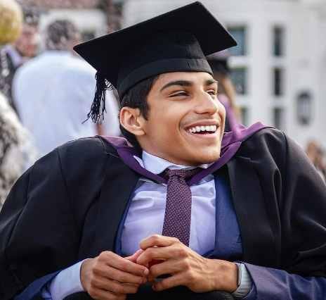 ما هو مرض غانم المفتاح؟ غانم المفتاح كيف يقضي حاجته؟