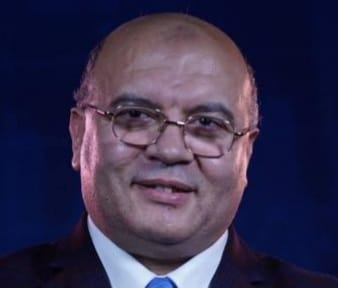 من هو مصطفى شاهين أستاذ الاقتصاد ويكيبيديا السيرة الذاتية