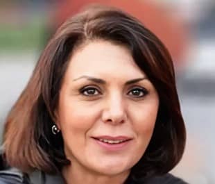 من هي منال الاسد ويكيبيديا عمرها اصلها ديانتها زوجها السيرة الذاتية