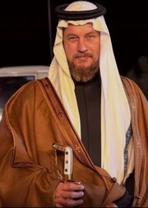 ترافيس فيميل ما هي ديانته ويكيبيديا