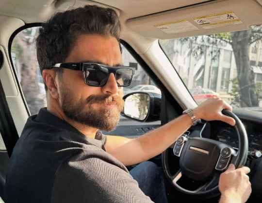 من هو معتصم النهار ويكيبيديا، ديانة معتصم النهار وزوجته السيرة الذاتية