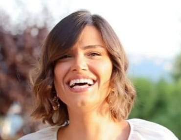 من هي نبيلة عواد ويكيبيديا عمرها مواليد كم، ما هي ديانة نبيلة عواد شيعية ام سنية، نبيلة عواد وزوجها السيرة الذاتية