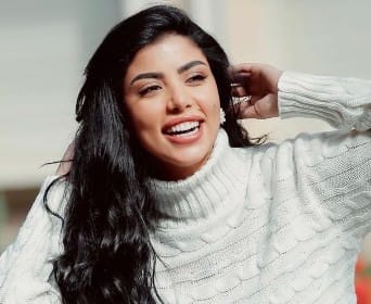 من هي كارولين عزمي ويكيبيديا عمرها، طول ووزن كارولين عزمي قبل وبعد، ديانة كارولين عزمي وزوجها واولادها السيرة الذاتية