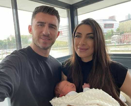 من هو اللاعب لابورت ويكيبيديا، ديانة زوجة إيميرك لابورتي السيرة الذاتية