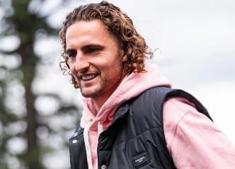 من هو اللاعب أدريان رابيو ويكيبيديا، اصول والدة اللاعب رابيو، ديانة أدريان رابيو وزوجته السيرة الذاتية