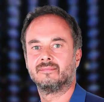 من هو أحمد طارق خليل ويكيبيديا عمره مواليد كم ثروته اصله، ديانة احمد طارق خليل وزوجته السيرة الذاتية