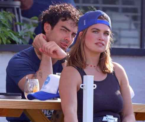 فارق العمر بين جو جوناس وليلى عبدالله ويكيبيديا، ديانة ليلى عبدالله و جو جوناس السيرة الذاتية