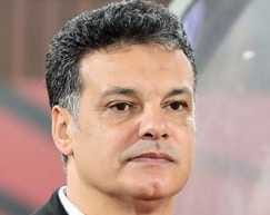 الرمز الذي يجعل الجملة ٢٩٧،٦....... ۲٩٧،٦٠ صحيحة هو؟