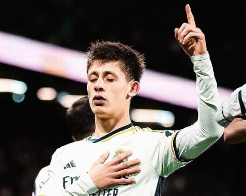 من هو اردا غولر عمره, طوله, وزنه, زوجته,  ويكيبيديا، ما ديانة اردا غولر مسلم أم مسيحي السيرة الذاتية