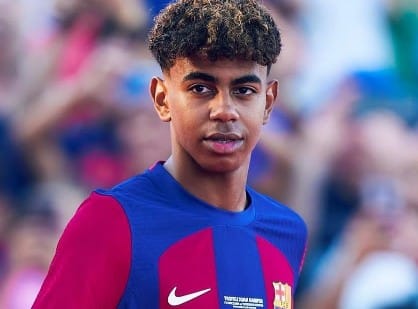 من هو لامين يامال عمره مواليد كم, طوله, وزنه, راتبه, اصله من أي بلد ويكيبيديا، ديانة زوجة لامين يامال السيرة الذاتية